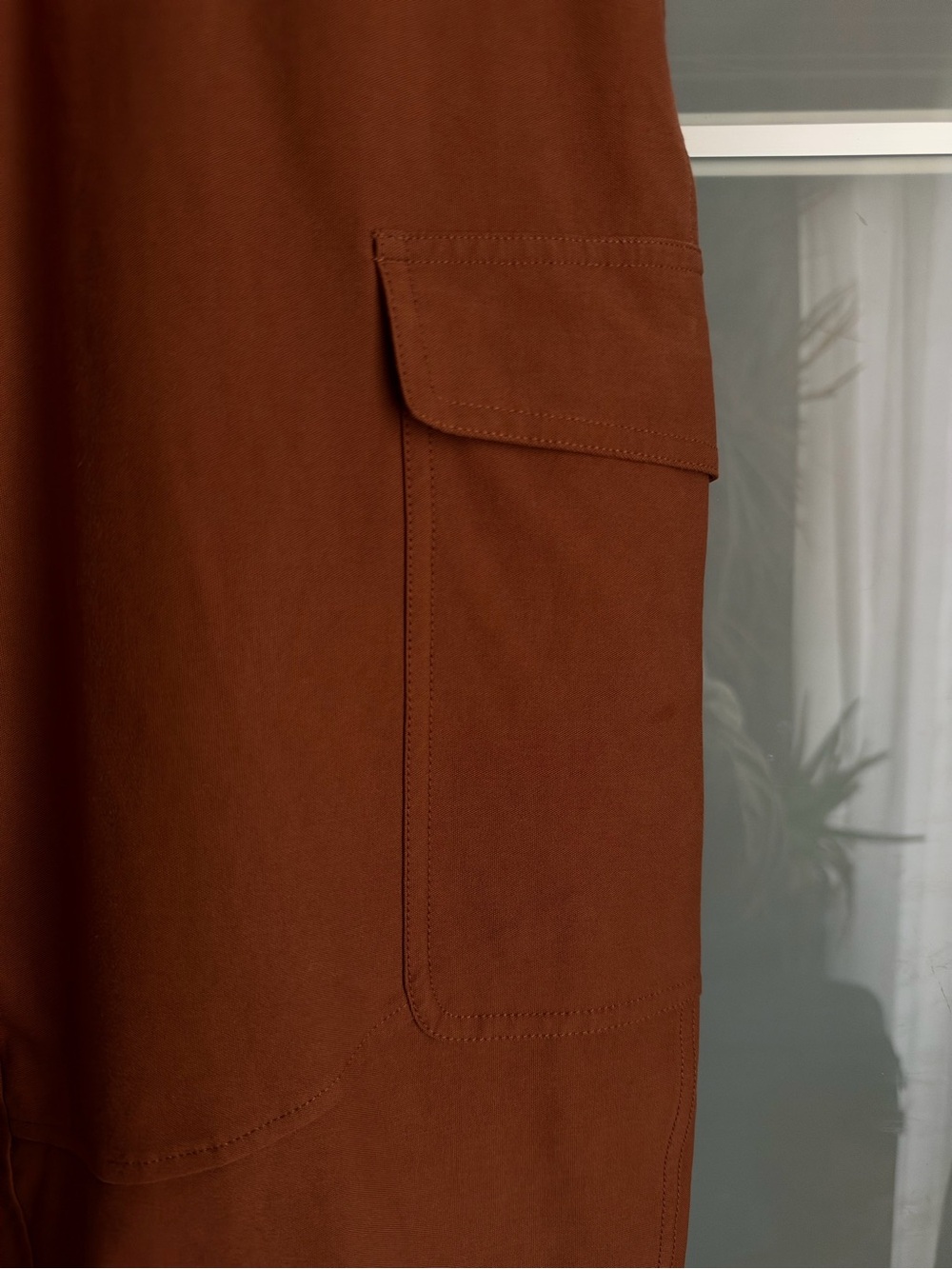 lululemon Light Utilitech Cargo Pocket High-Rise Pant in Roasted Brown sz 32 - Picture 3 of 7